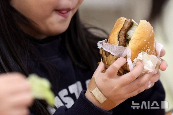 급식-파업으로-빵으로-끼니-떼우는-아이들..-＜new!-4-이미지