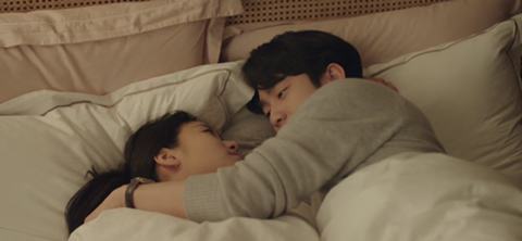 유미의세포들2-유미와-바비의-엔딩.jpg-0-이미지