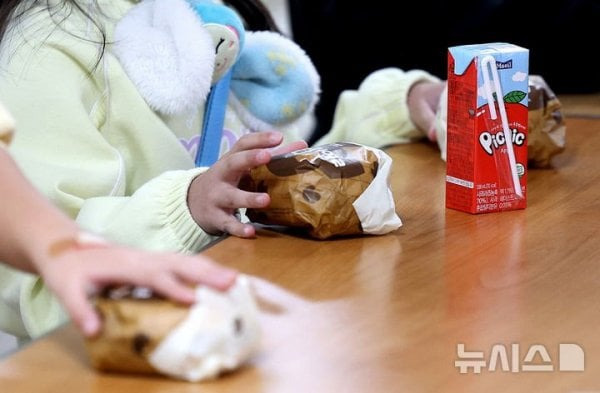 급식-파업으로-빵으로-끼니-떼우는-아이들..-＜new!-2-이미지