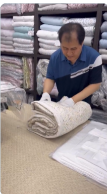 광장시장-이불가게-사장님의-현란한-포장-솜씨-0-이미지