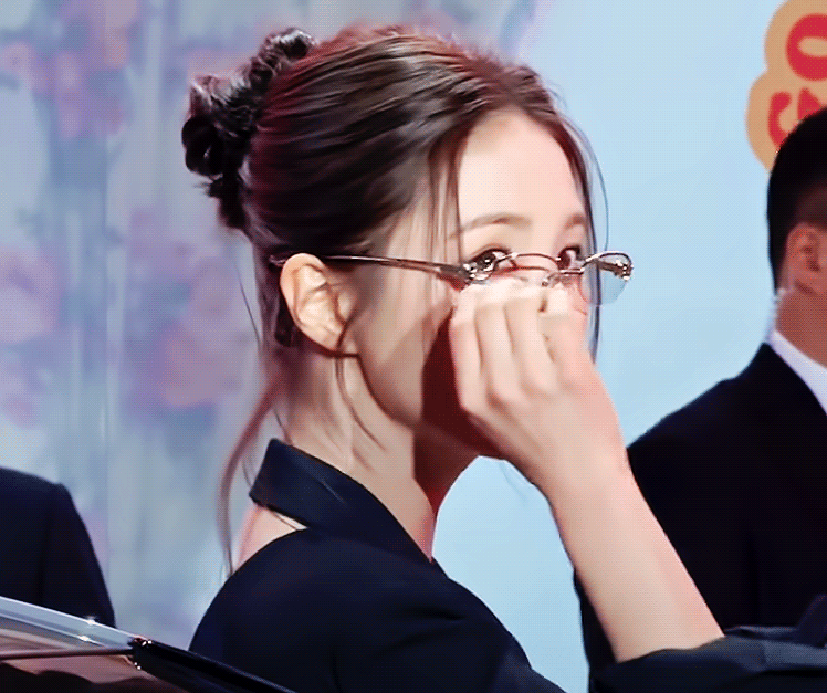 긱시크-안경이-넘-잘어울리는-신세경-2-이미지