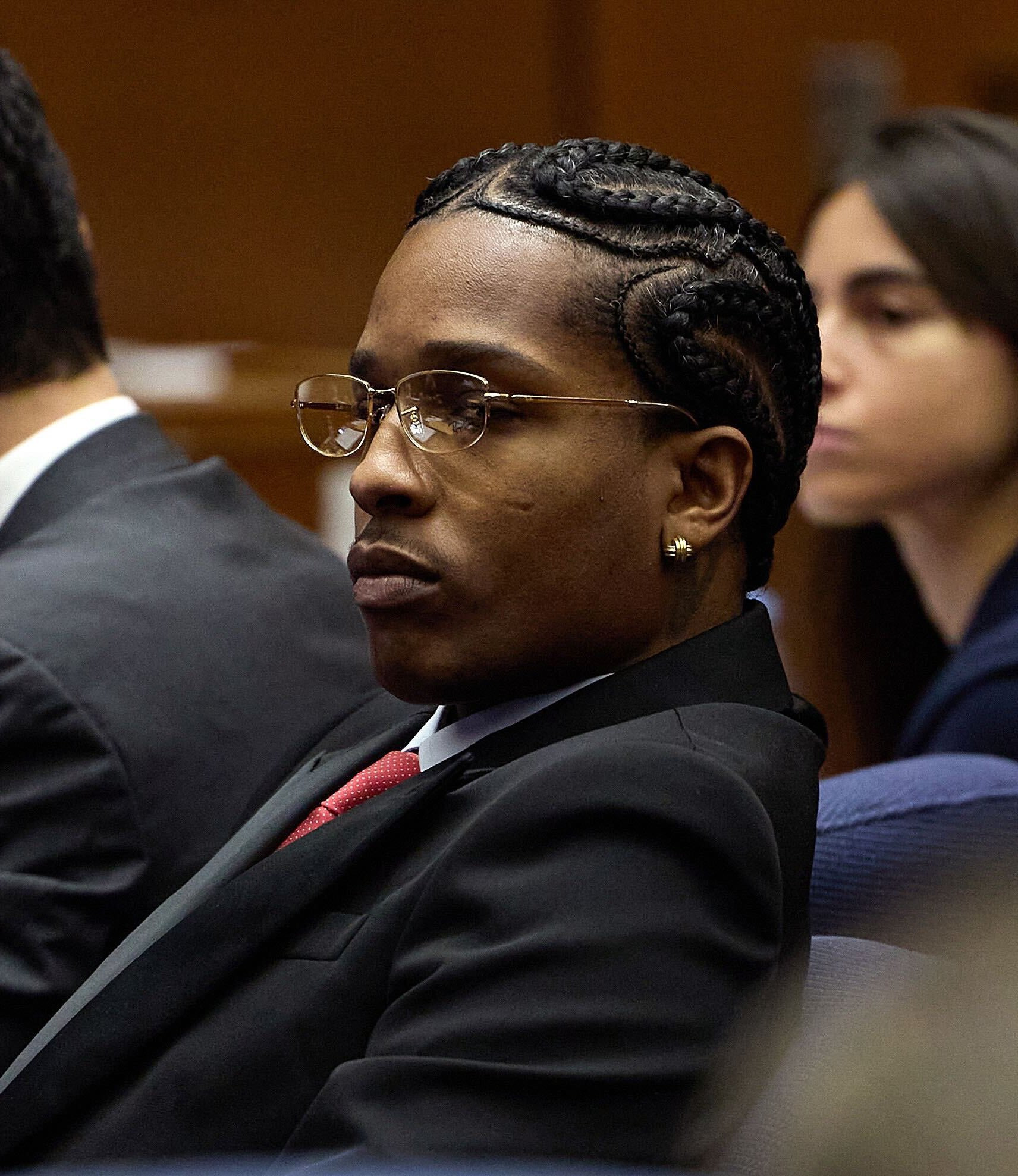 리브랜딩한-선글라스-브랜드-레이밴-최근-광고들-14-이미지