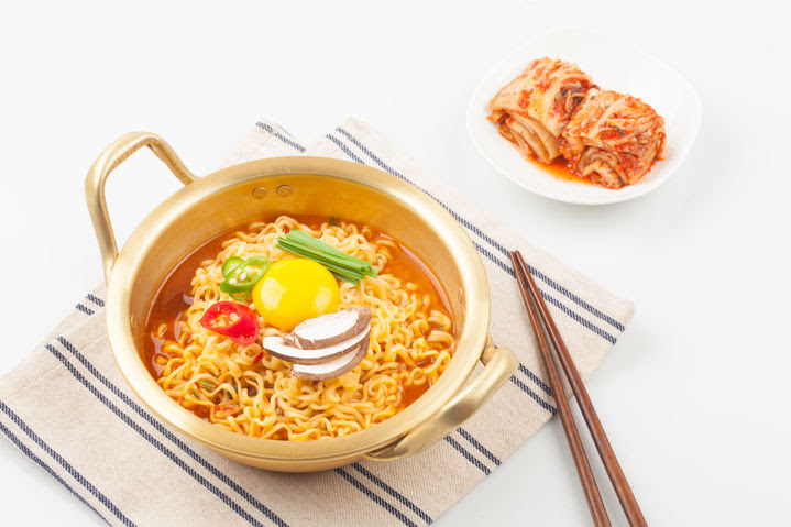 "의지-탓-아니었다"-밤마다-찾아오는-야식-본능…범인은-'장내-세균'-0-이미지