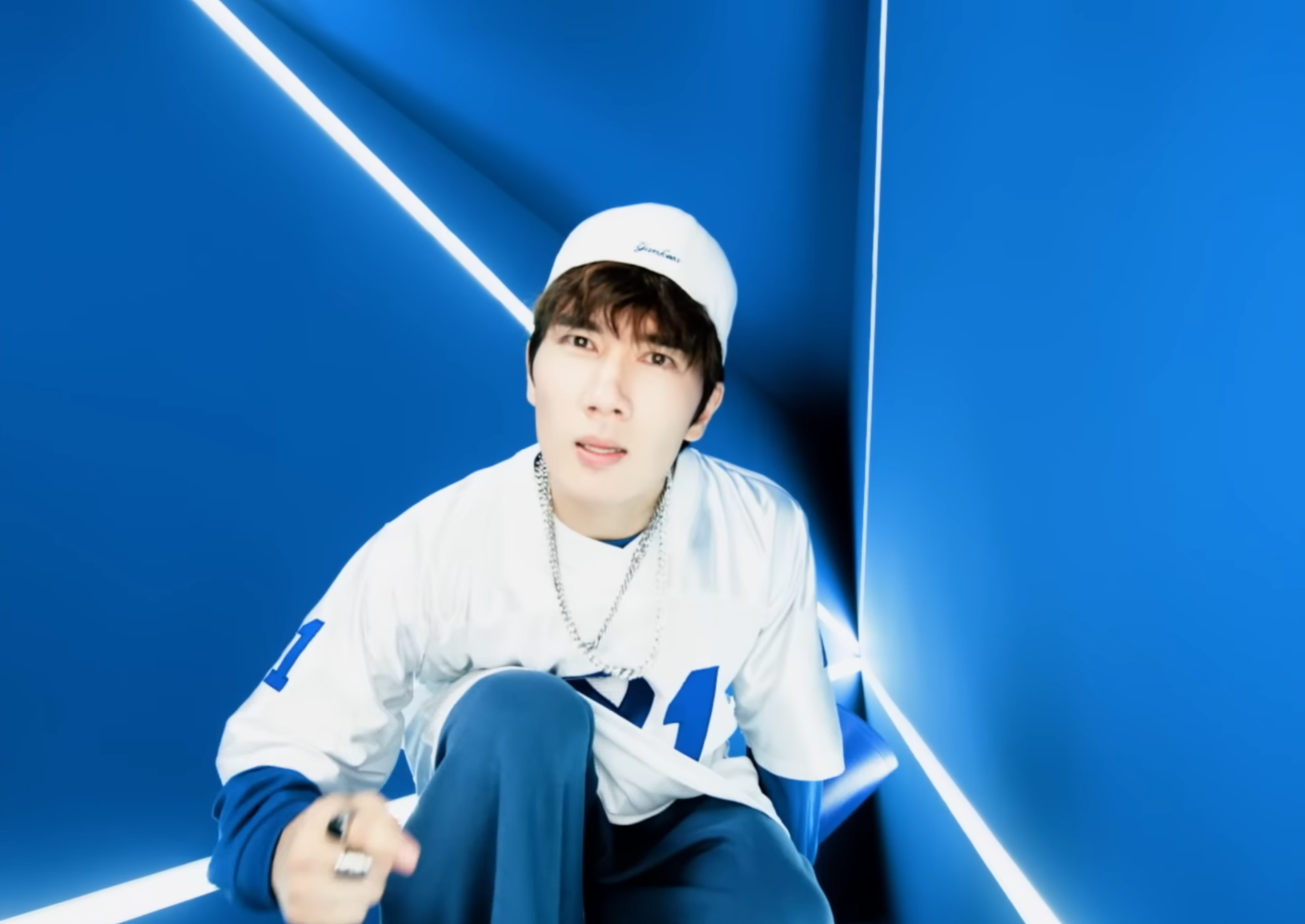 유튜브-알고리즘에-뜬금-없이-뜬-강동원-근황-2-이미지