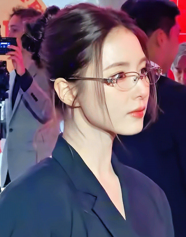 긱시크-안경이-넘-잘어울리는-신세경-0-이미지