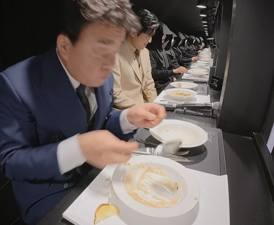 흑백)-백종원-안성재-기싸움ㄷㄷㄷ.gif-8-이미지