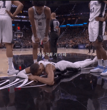 뇌진탕-프로토콜에-들어가는-웸반야마-2-이미지