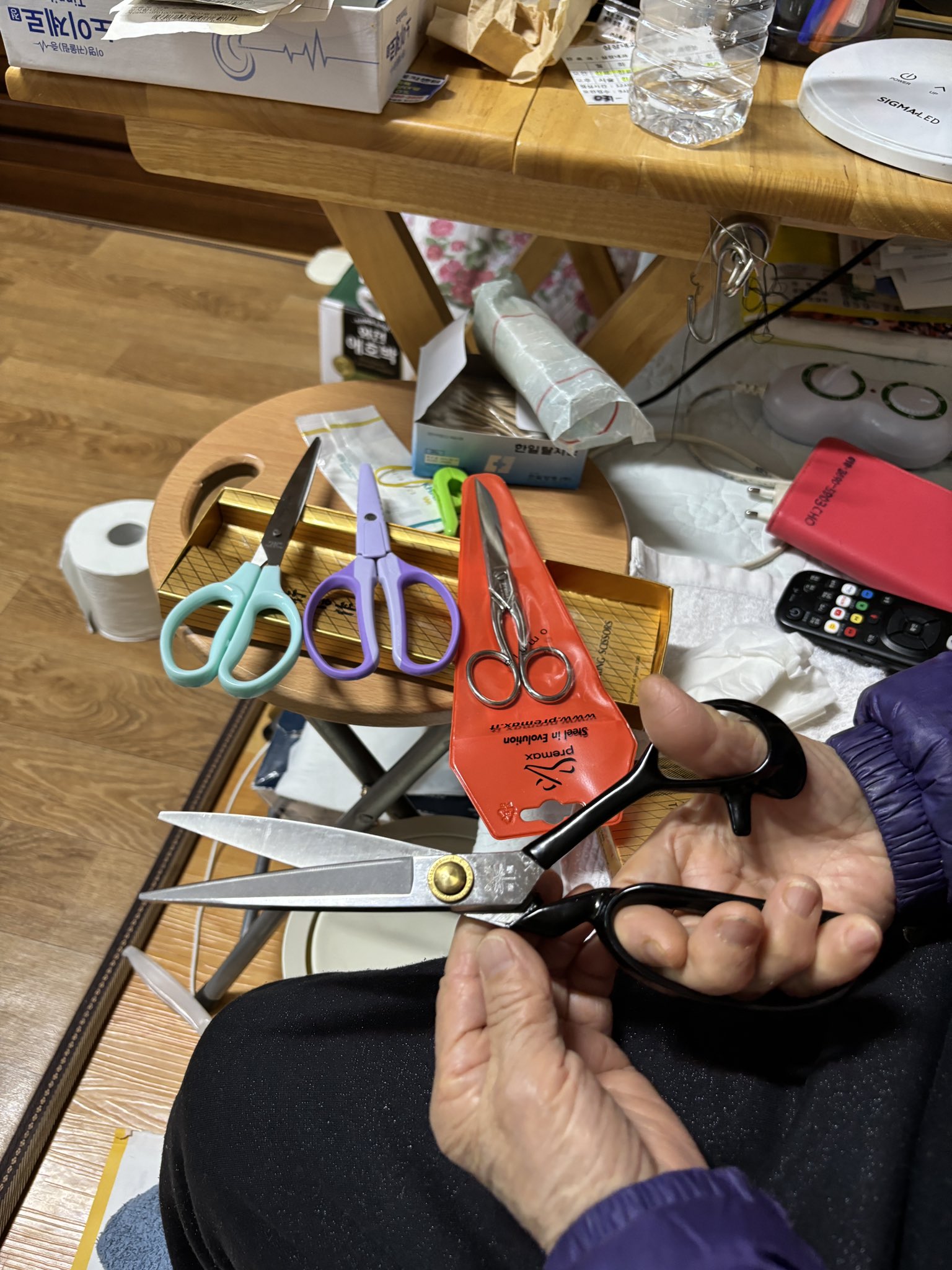 할머니-가위-잃어버렷다길래-그렇구나.햇은데-이정도로-슬퍼하고-잇엇음.twt-3-이미지