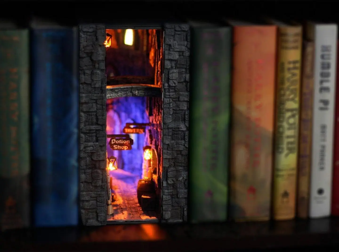 책-사이-또다른-세상-북눅(Book-nook)-21-이미지