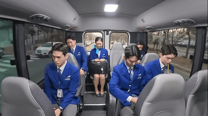 2개월차-신입-승무원의-험난한-비행-2-이미지