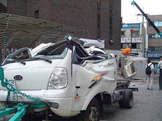 태풍때-간판보다도-조심해야한다는-것.jpg-4-이미지