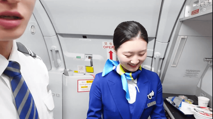 2개월차-신입-승무원이-겪은-험난한-비행-3-이미지