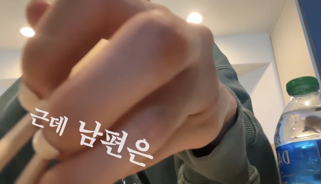 강민경이-친구들과-점점-멀어지는-이유-.jpg-1-이미지