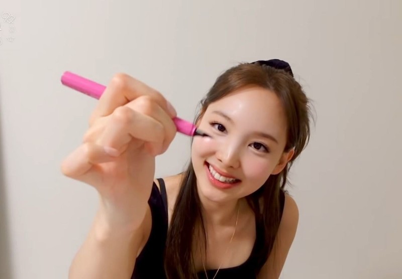 만년필-쓰는-연예인들.jpg-5-이미지