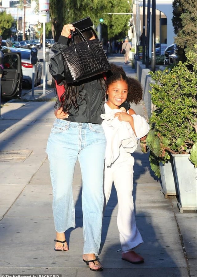 카일리-제너-딸-스토미-근황-0-이미지