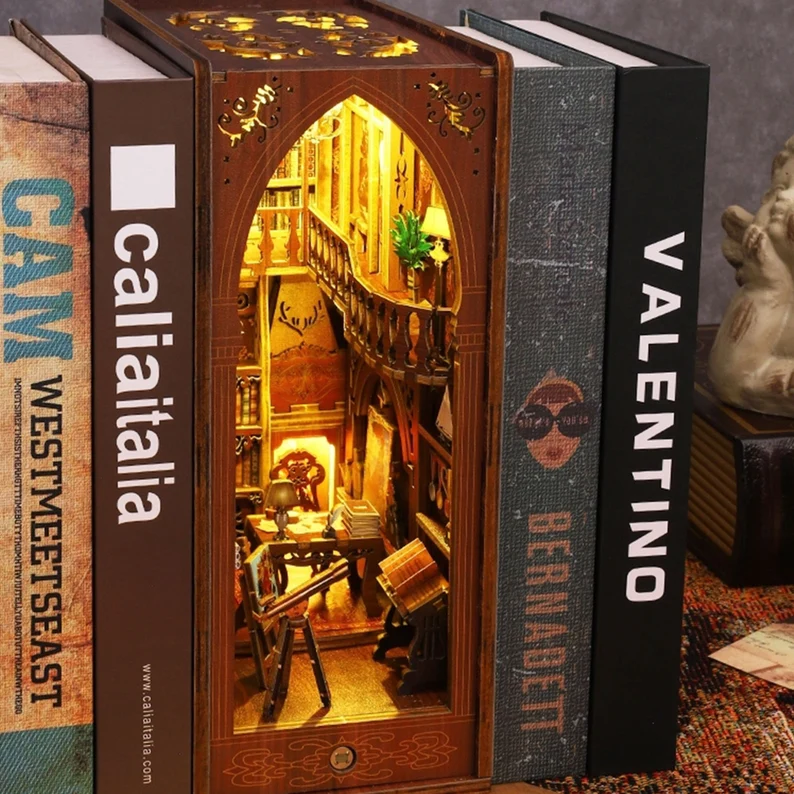 책-사이-또다른-세상-북눅(Book-nook)-9-이미지