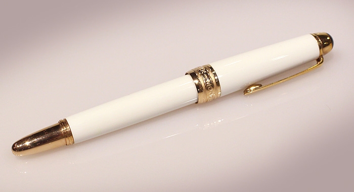 만년필-쓰는-연예인들.jpg-4-이미지