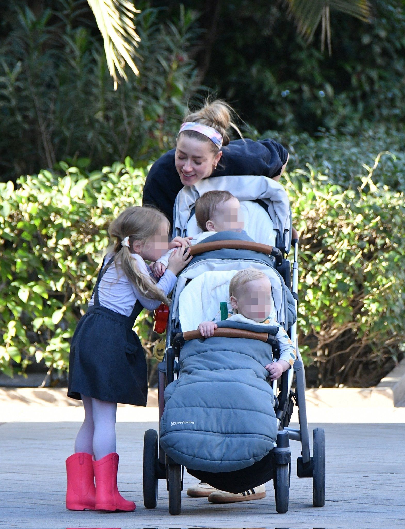 엠버-허드-행복해보이는-근황.jpg-1-이미지