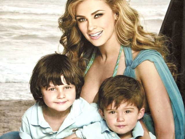 현재-북미에서-엄청-바이럴-되고-있다는-유명가수-배우-아들-3-이미지