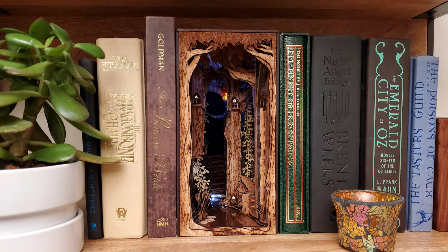 책-사이-또다른-세상-북눅(Book-nook)-13-이미지