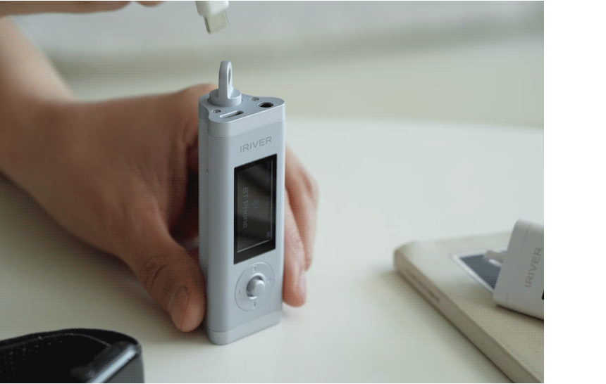 최근에-출시된-아이리버-레트로-감성-블루투스-mp3-8-이미지