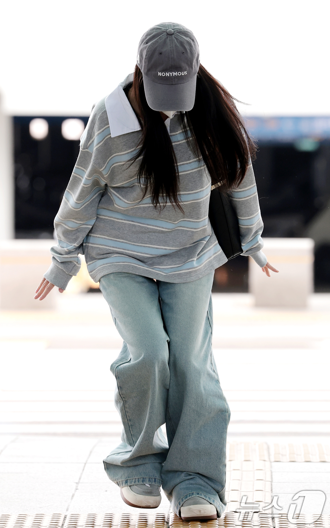 파리로-출국하는-블랙핑크-지수-2-이미지