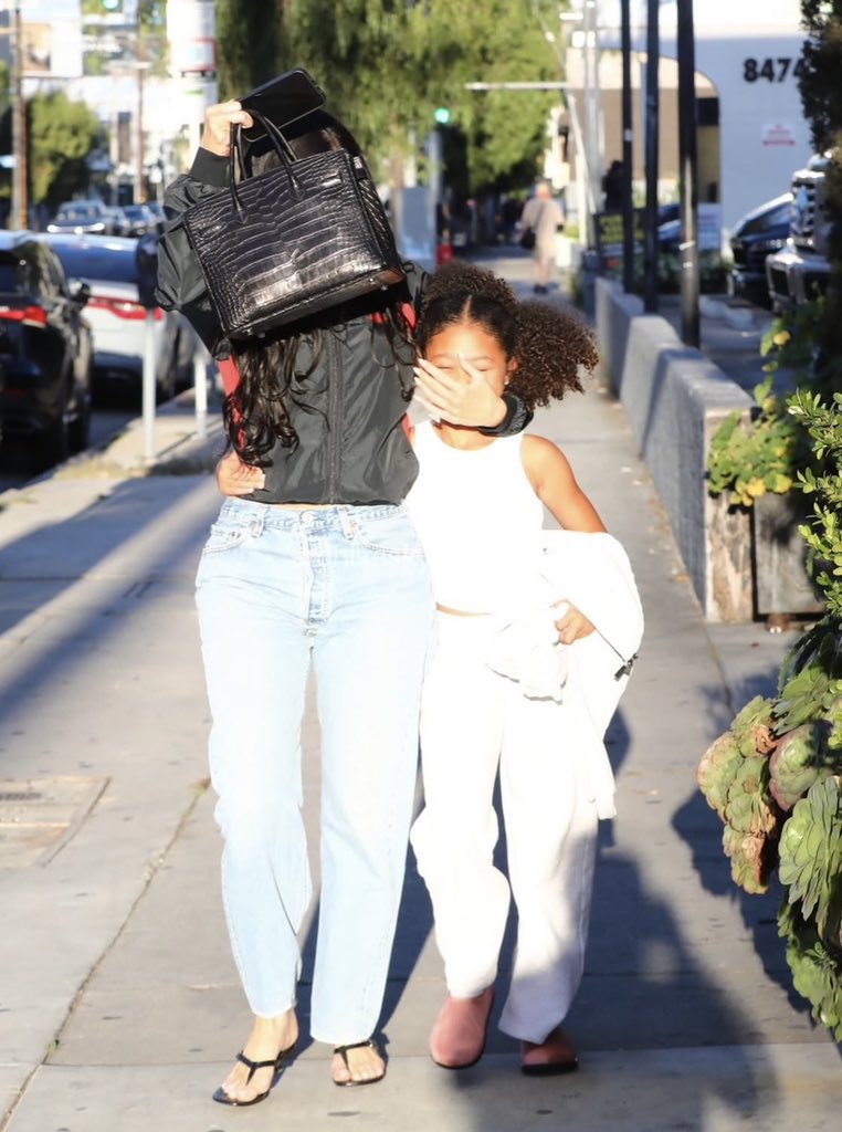 카일리-제너-딸-스토미-근황-1-이미지