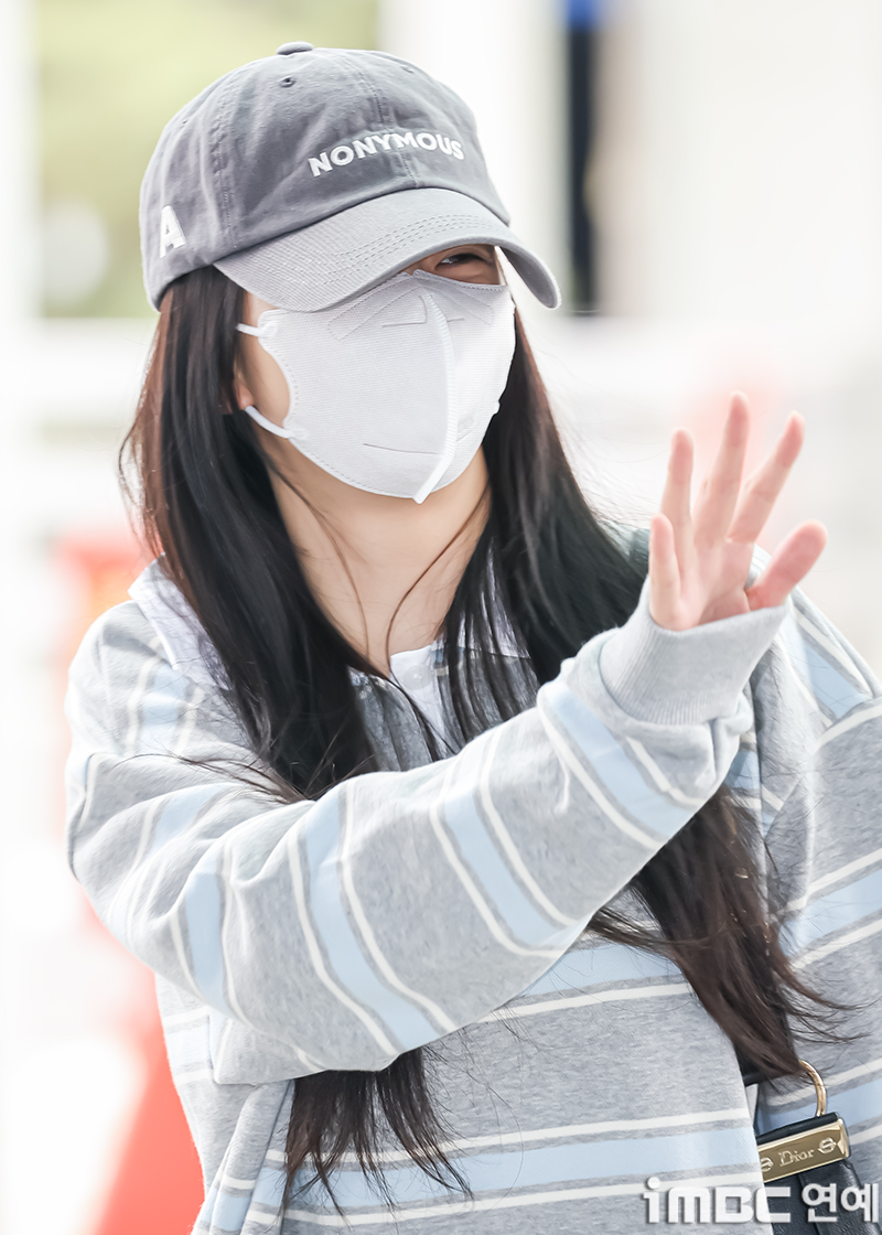 파리로-출국하는-블랙핑크-지수-19-이미지