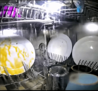 식기세척기가-설거지를-잘-하는지-지켜보자-3-이미지