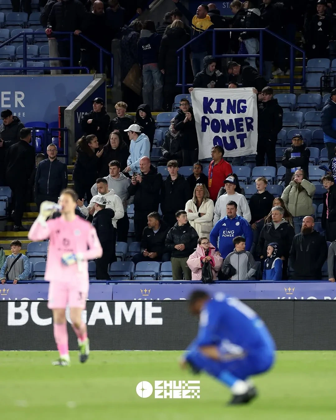 레스터-3부-강등-확정후-경기장-분위기..-2-이미지
