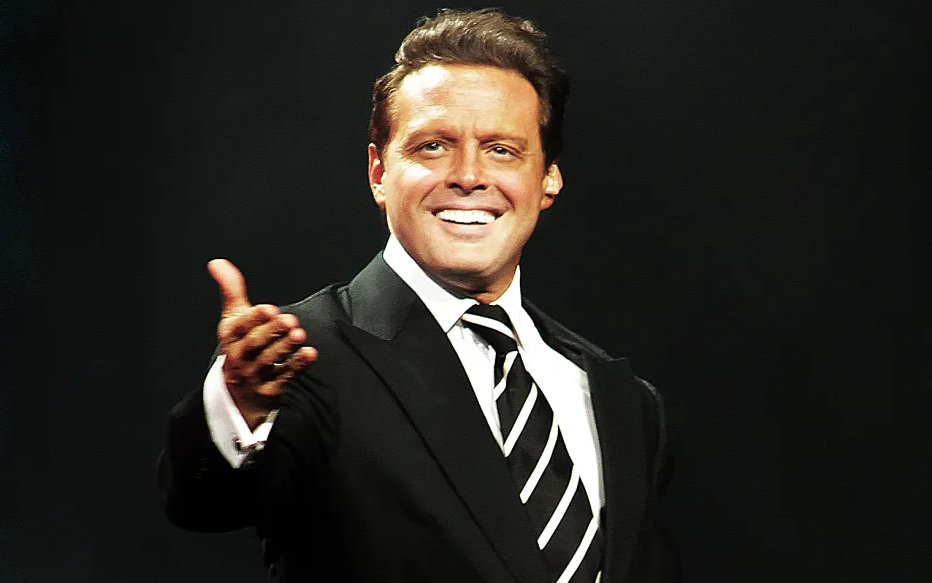 현재-북미에서-엄청-바이럴-되고-있다는-유명가수-배우-아들-0-이미지