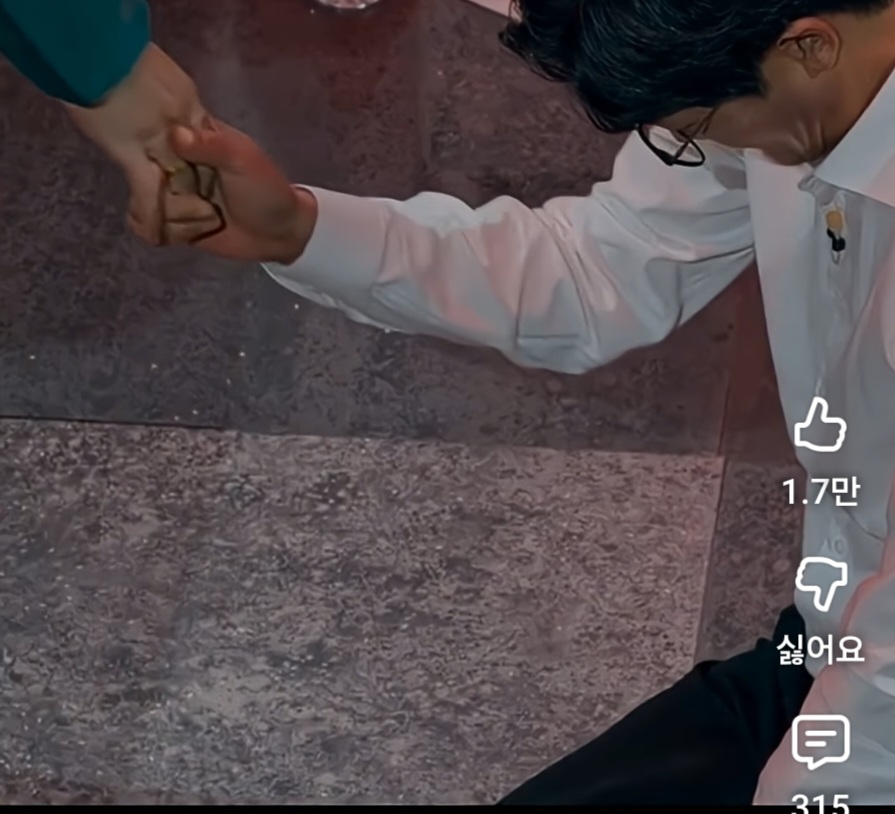 하늘나라-간-딸이-좋아하는-음식-맞춘-윤대만-무당-29-이미지