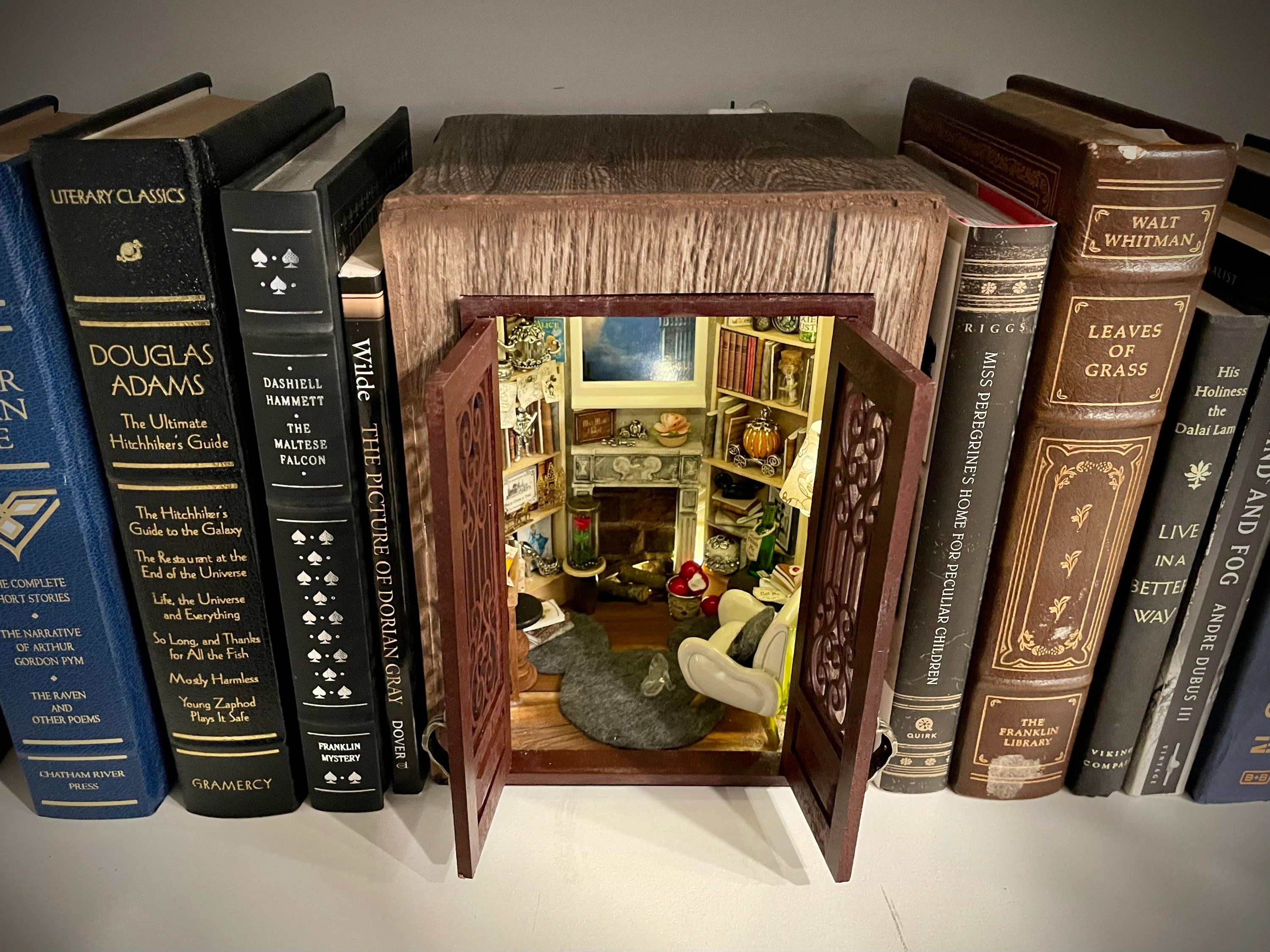 책-사이-또다른-세상-북눅(Book-nook)-23-이미지