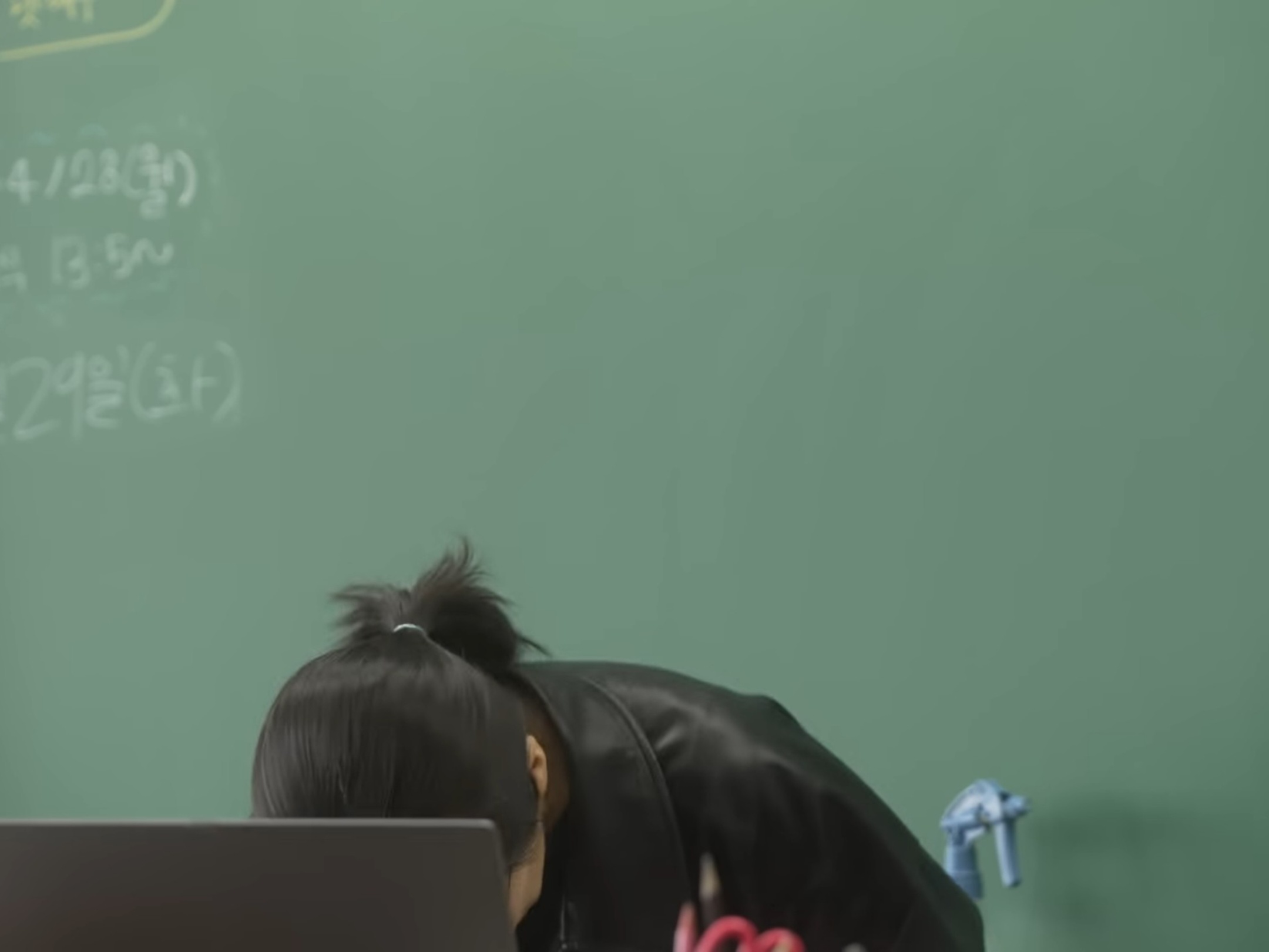 담임-교사가-된-제자를-찾아온-10년-전-스승.jpg-23-이미지