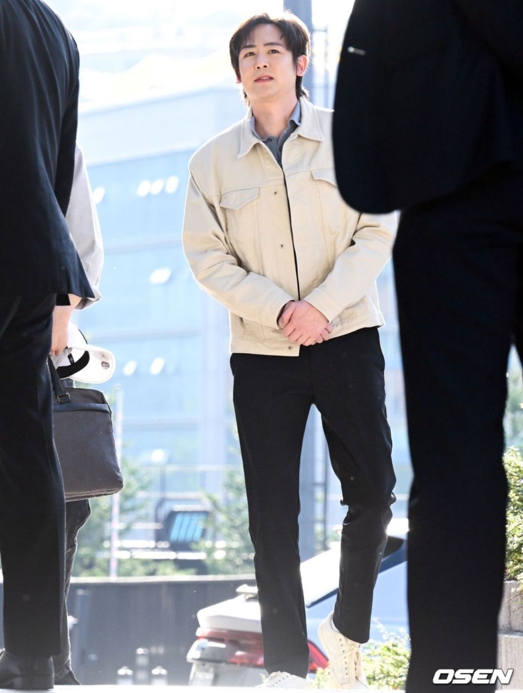 오늘자-옥택연-결혼식에-참석하는-2PM-4-이미지