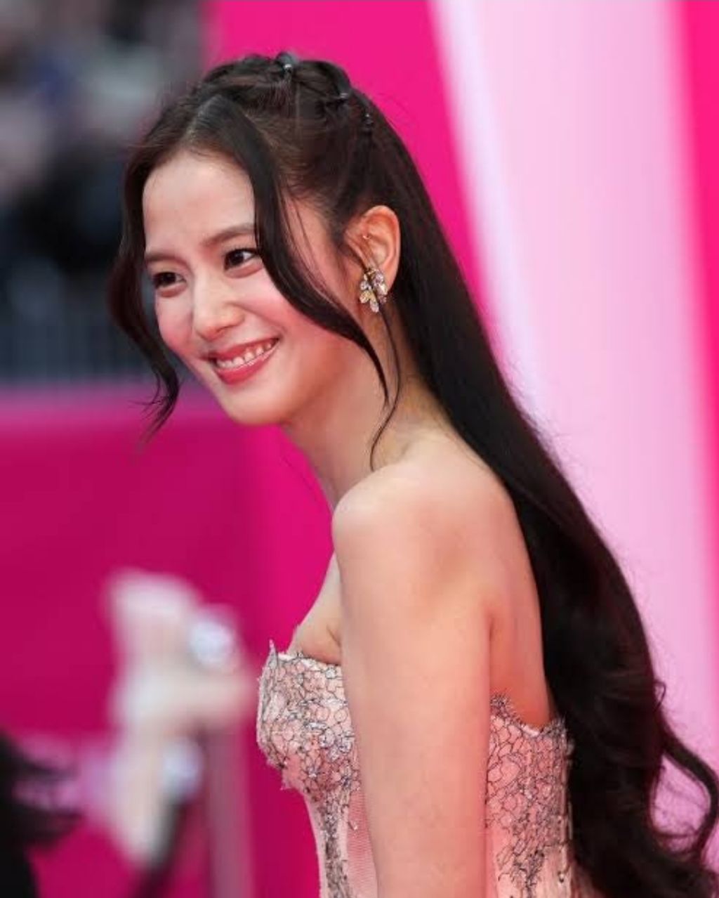 국위선양중인-블랙핑크-제니와-지수-18-이미지