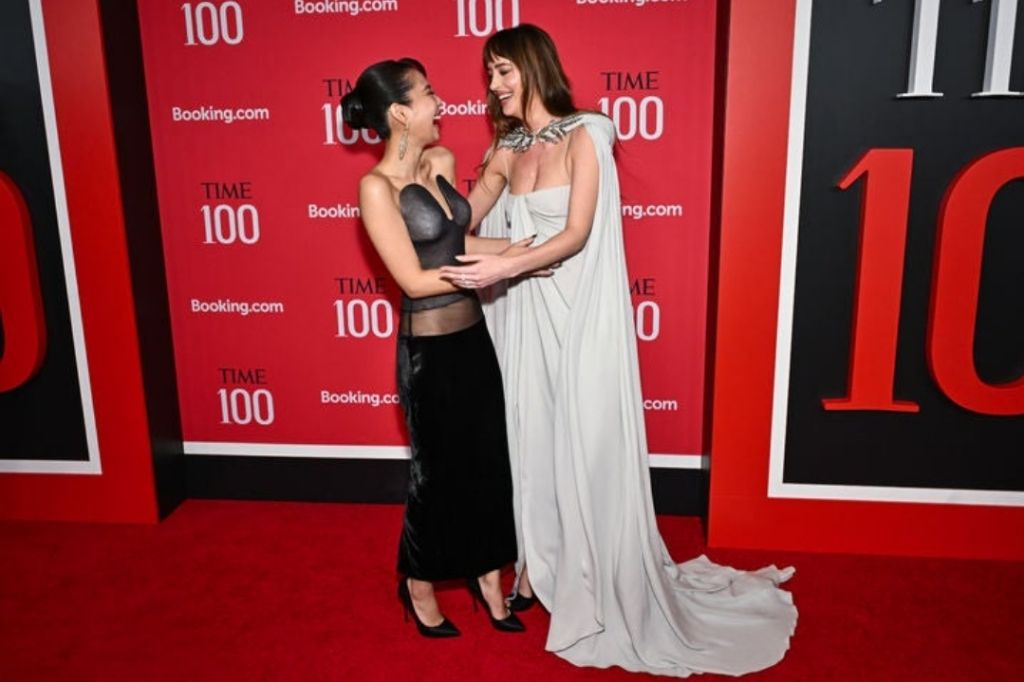 국위선양중인-블랙핑크-제니와-지수-10-이미지