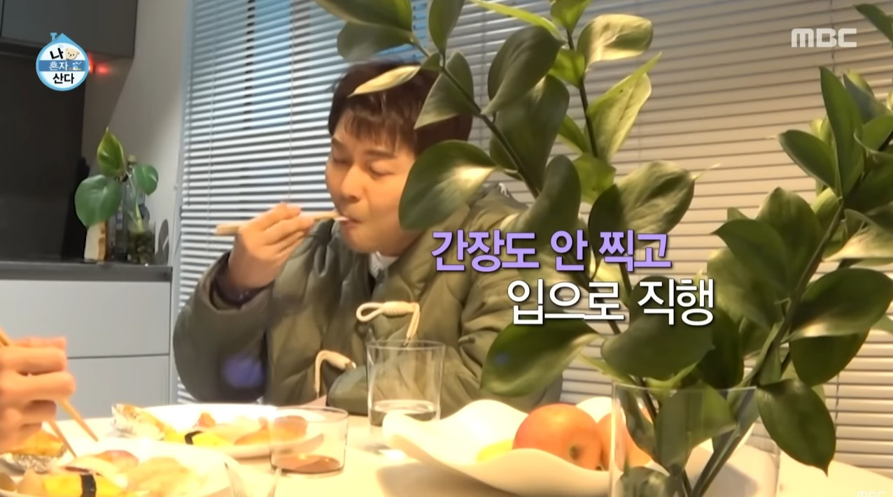 [나혼자산다]-전현무가-박천휴-집에서-초밥을-먹을-때-간장도-찍어-먹지-못한-이유-9-이미지