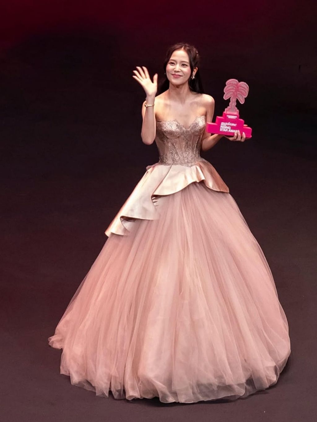 국위선양중인-블랙핑크-제니와-지수-19-이미지