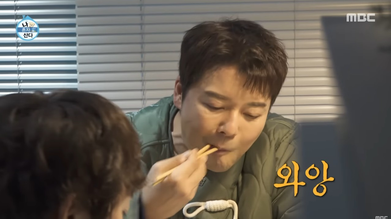 [나혼자산다]-전현무가-박천휴-집에서-초밥을-먹을-때-간장도-찍어-먹지-못한-이유-1-이미지