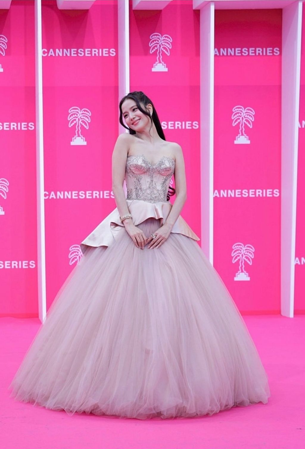 국위선양중인-블랙핑크-제니와-지수-17-이미지