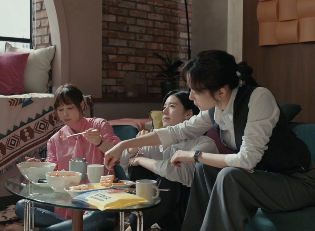 드라마-아너-속-42살의-스타일링-👩🏻‍⚖️👩🏻‍⚖️👩🏻‍⚖️-(정은채-이나영-이청아)-8-이미지