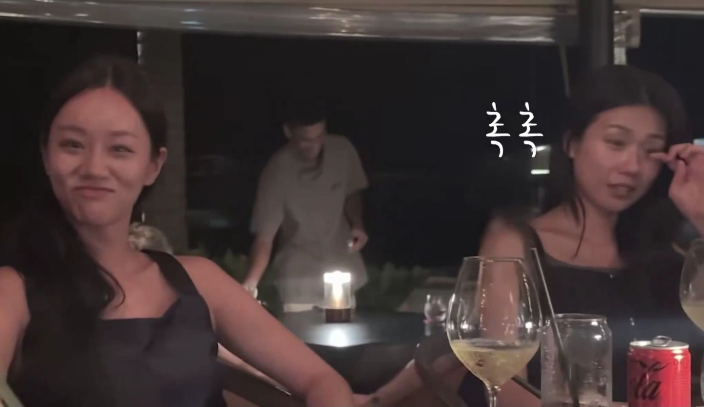 현재-소속사와-재계약-조건으로-계약금-안-받을테니-본인-스태프들-보너스-달라고-한-혜리.jpg-11-이미지