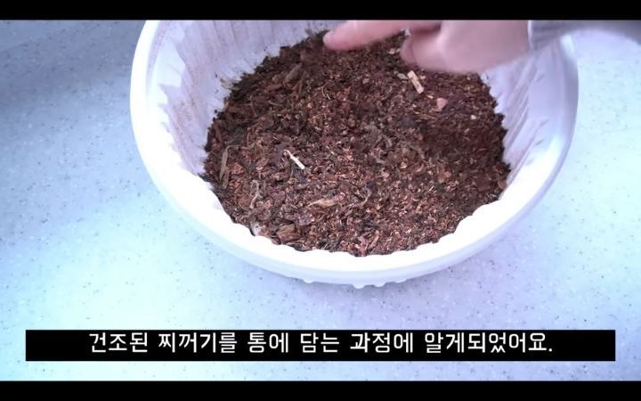 수세미에서-뿜어져나오는-플라스틱-(결국-우리-입으로...)-7-이미지