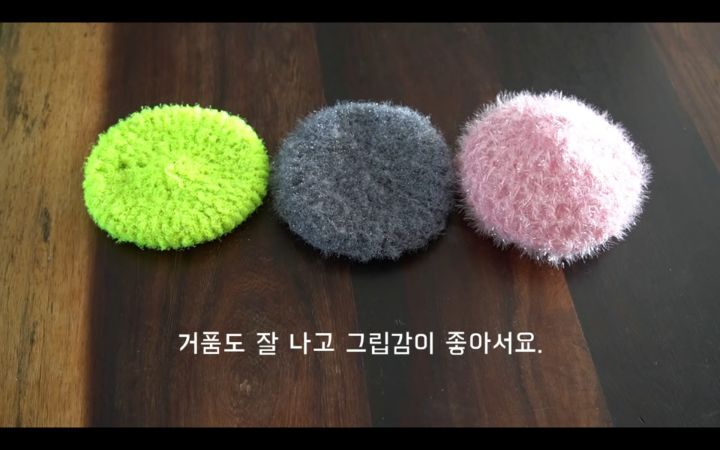 수세미에서-뿜어져나오는-플라스틱-(결국-우리-입으로...)-0-이미지