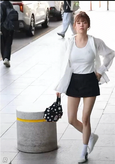 오늘자-트와이스-정연-상큼걸-공항패션.gif-1-이미지