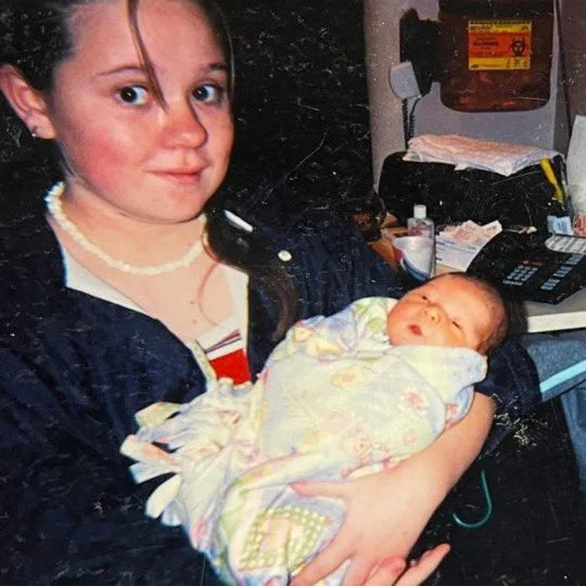 한-여성이-15살에-출산후-입양-보냈던-아들과-20년만에-재회한-후-알게된-놀라운-진실-0-이미지