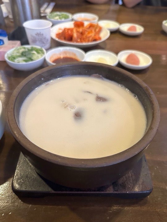 부산에서-판다는-22000원-곰탕-2-이미지