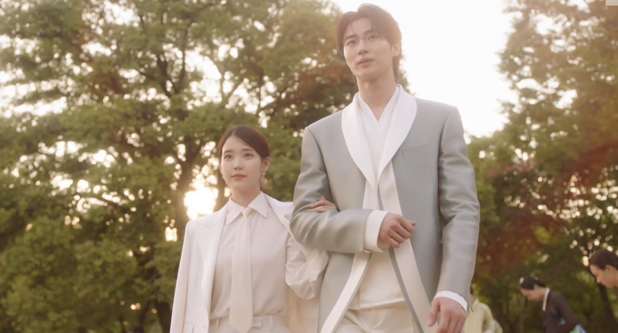 안예쁘다-말나오는-아이유-변우석-투샷-0-이미지