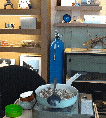 모델-출신-방송인-정혁,-개인방송-텐션.gif-2-이미지